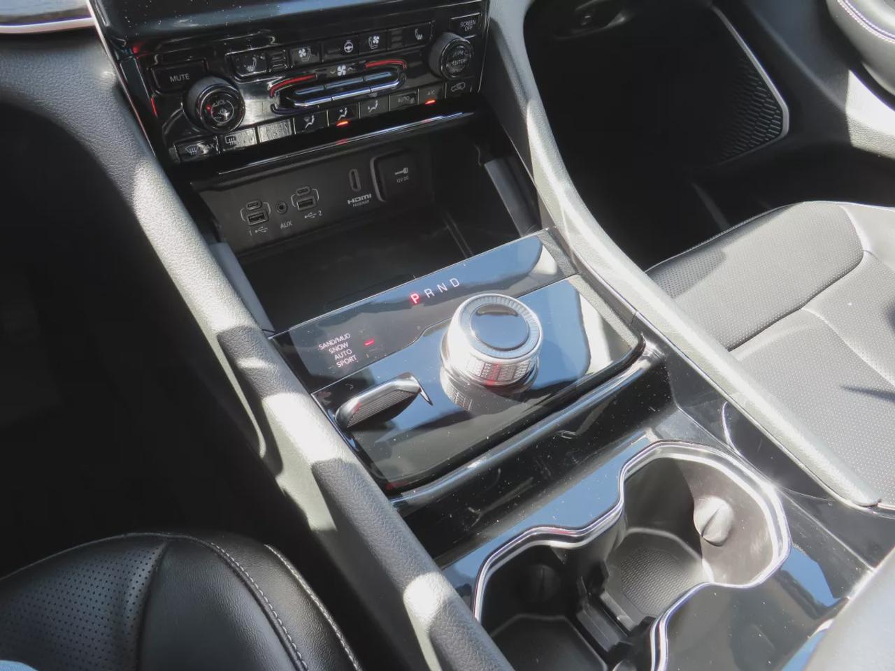 2023 Jeep Grand Cherokee Limited | 4WD | Automatic | Alloy Wheels | Heated & Cooled Front Seats | Leather Seats | Heated Rear Seats | Heated Steering Wheel | Power Driver & Passenger Seats | Driver Seat Memory | Multi-Zone Climate Control | Panoramic Sunroof | Navigation | Front  Photo
