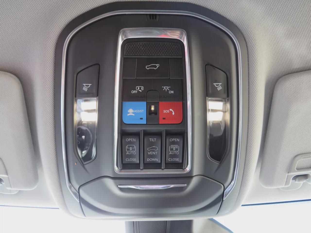 2023 Jeep Grand Cherokee Limited | 4WD | Automatic | Alloy Wheels | Heated & Cooled Front Seats | Leather Seats | Heated Rear Seats | Heated Steering Wheel | Power Driver & Passenger Seats | Driver Seat Memory | Multi-Zone Climate Control | Panoramic Sunroof | Navigation | Front  Photo
