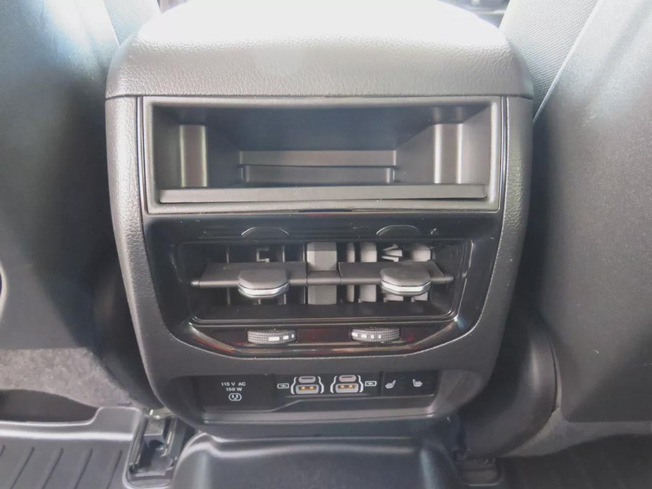2023 Jeep Grand Cherokee Limited | 4WD | Automatic | Alloy Wheels | Heated & Cooled Front Seats | Leather Seats | Heated Rear Seats | Heated Steering Wheel | Power Driver & Passenger Seats | Driver Seat Memory | Multi-Zone Climate Control | Panoramic Sunroof | Navigation | Front  Photo