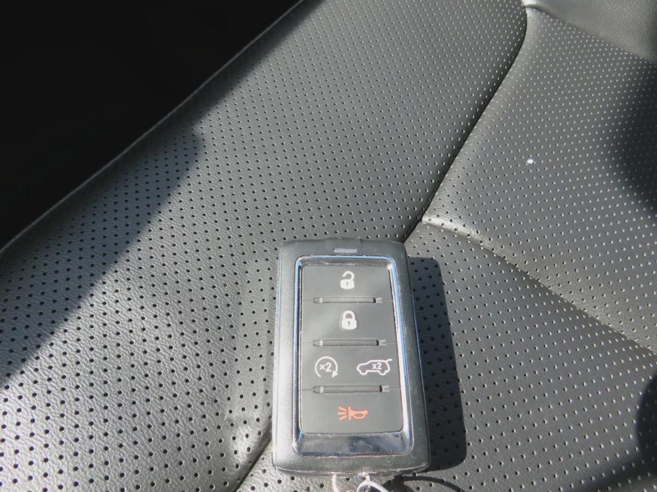 2023 Jeep Grand Cherokee Limited | 4WD | Automatic | Alloy Wheels | Heated & Cooled Front Seats | Leather Seats | Heated Rear Seats | Heated Steering Wheel | Power Driver & Passenger Seats | Driver Seat Memory | Multi-Zone Climate Control | Panoramic Sunroof | Navigation | Front  Photo