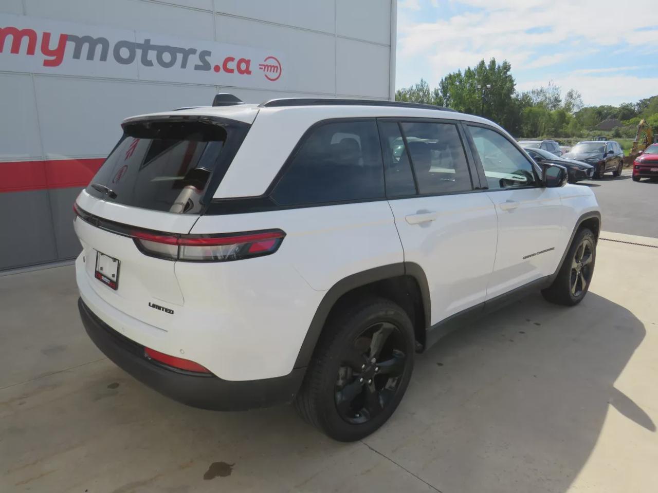 2023 Jeep Grand Cherokee Limited | 4WD | Automatic | Alloy Wheels | Heated & Cooled Front Seats | Leather Seats | Heated Rear Seats | Heated Steering Wheel | Power Driver & Passenger Seats | Driver Seat Memory | Multi-Zone Climate Control | Panoramic Sunroof | Navigation | Front  Photo