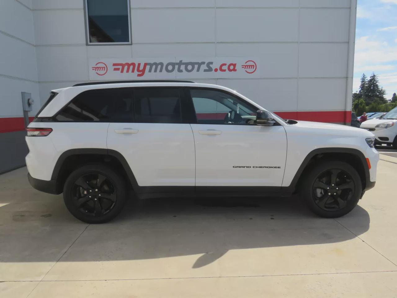 2023 Jeep Grand Cherokee Limited | 4WD | Automatic | Alloy Wheels | Heated & Cooled Front Seats | Leather Seats | Heated Rear Seats | Heated Steering Wheel | Power Driver & Passenger Seats | Driver Seat Memory | Multi-Zone Climate Control | Panoramic Sunroof | Navigation | Front  Photo