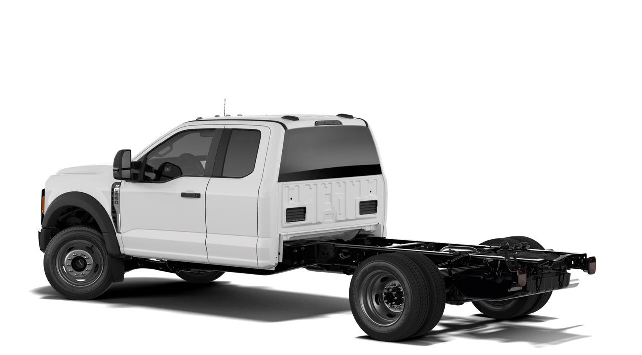 2027 Ford SUPER DUTY F-550 DRW XLT Photo1
