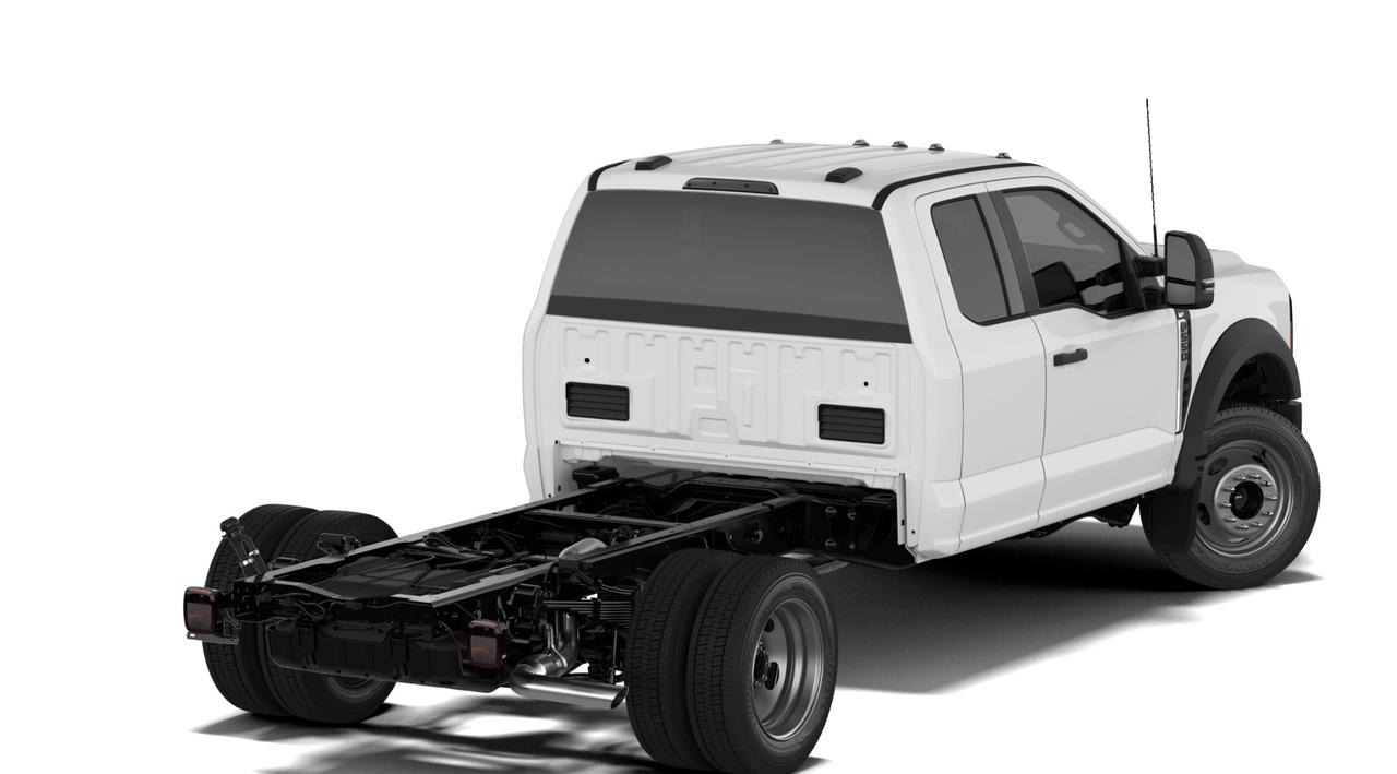 2027 Ford SUPER DUTY F-550 DRW XLT Photo2