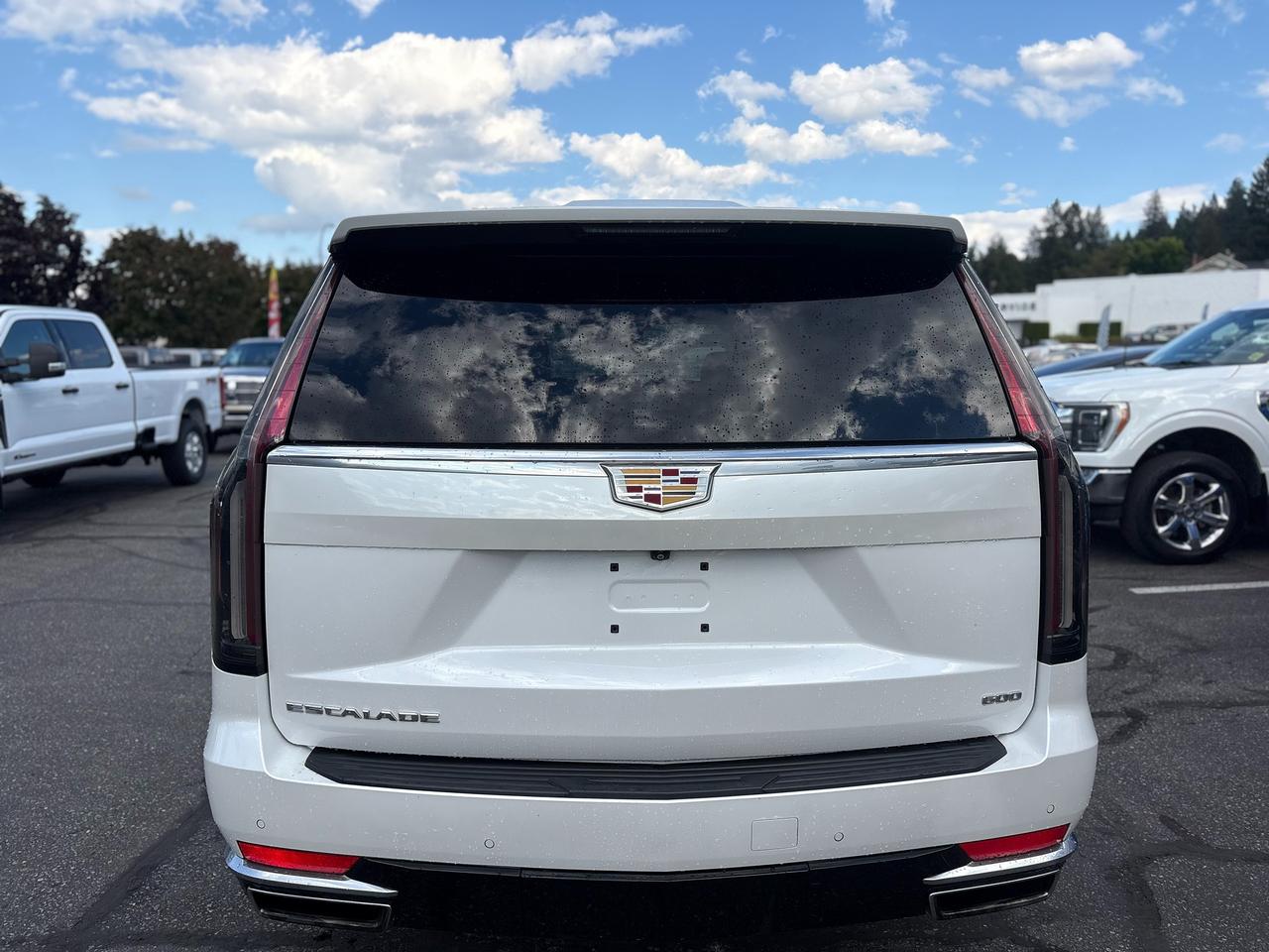 2023 Cadillac Escalade 4WD Luxury Photo3