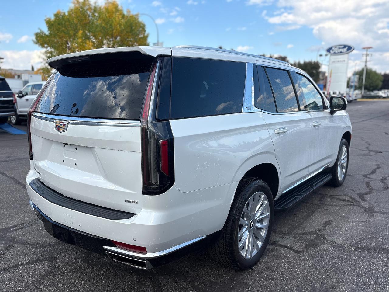 2023 Cadillac Escalade 4WD Luxury Photo4