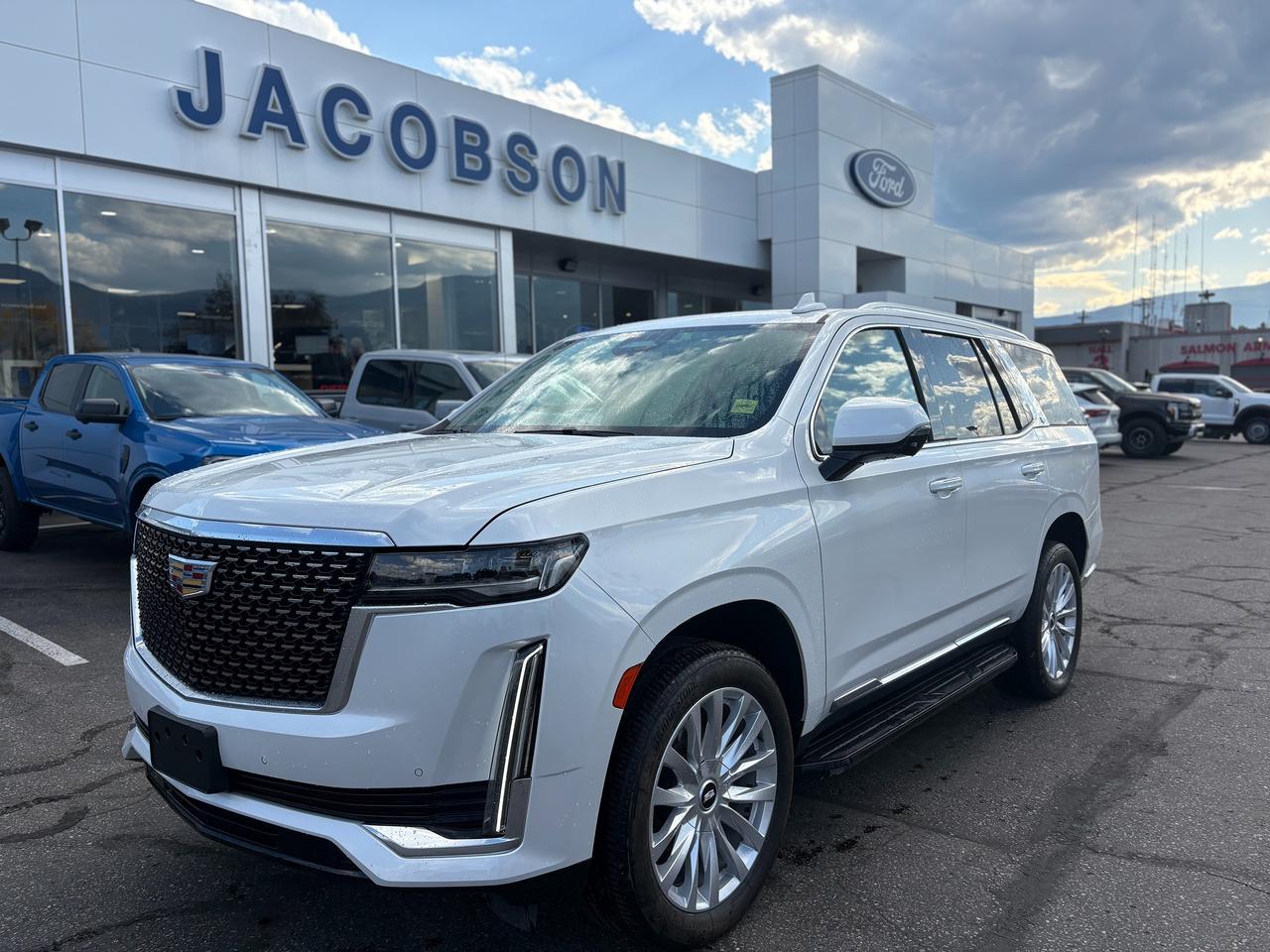2023 Cadillac Escalade 4WD Luxury Photo0