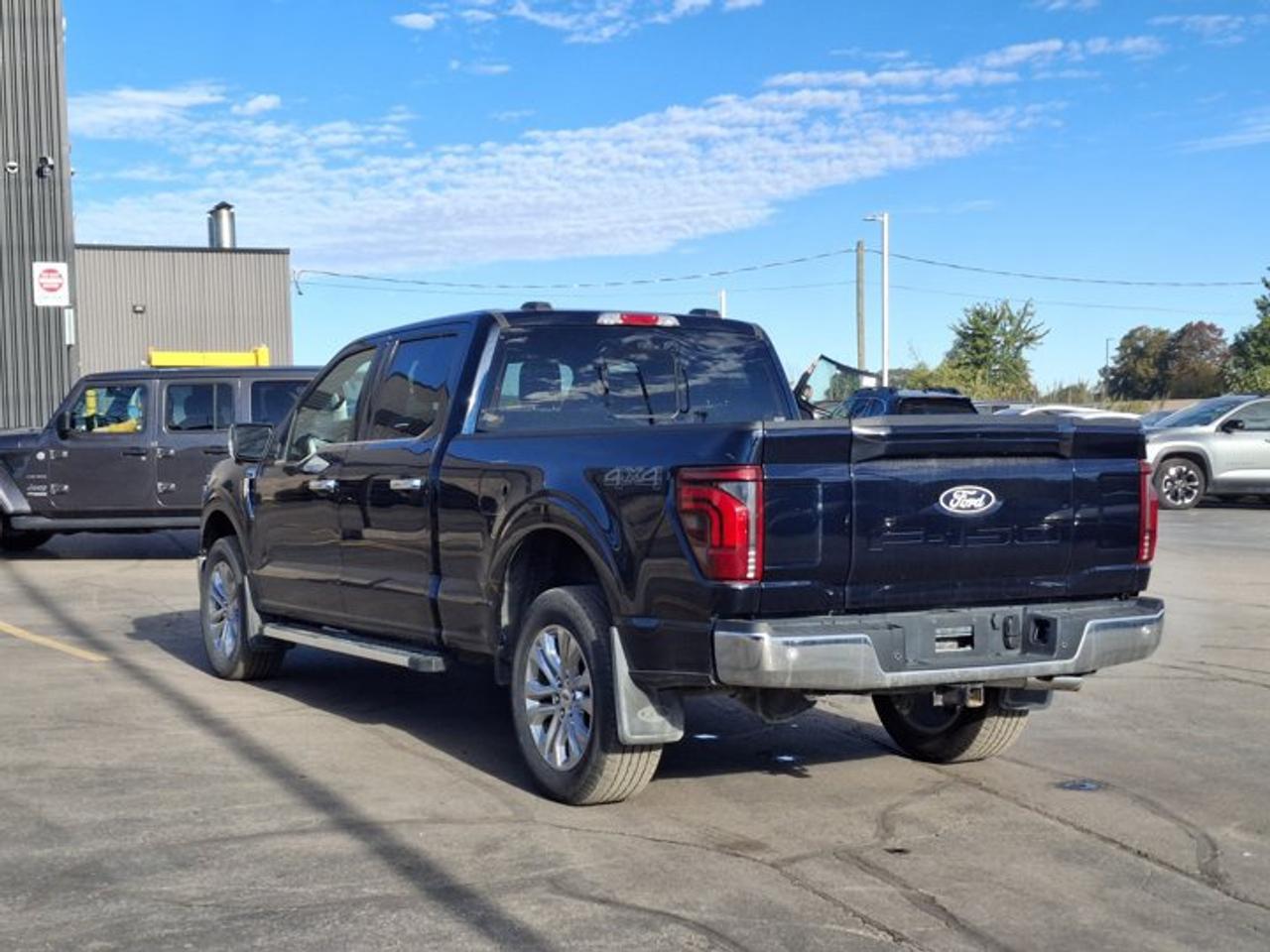 2025 Ford F-150 Lariat Crew 4X4 | 502A | 3.5L Twin Turbo EcoBoost |  Leather | Sunroof | HUD | Nav | and More ! Photo2