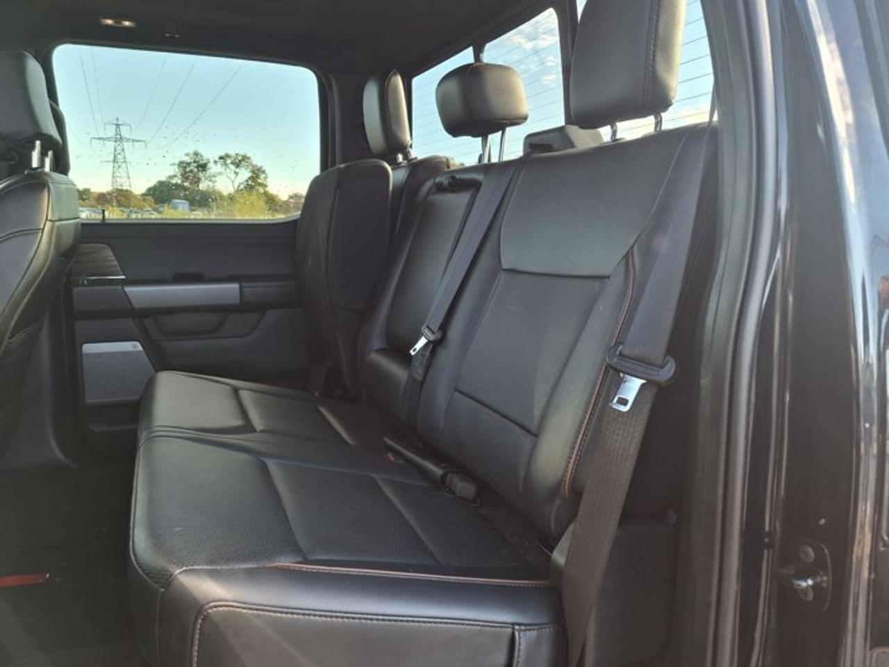 2025 Ford F-150 Lariat Crew 4X4 | 502A | 3.5L Twin Turbo EcoBoost |  Leather | Sunroof | HUD | Nav | and More ! Photo