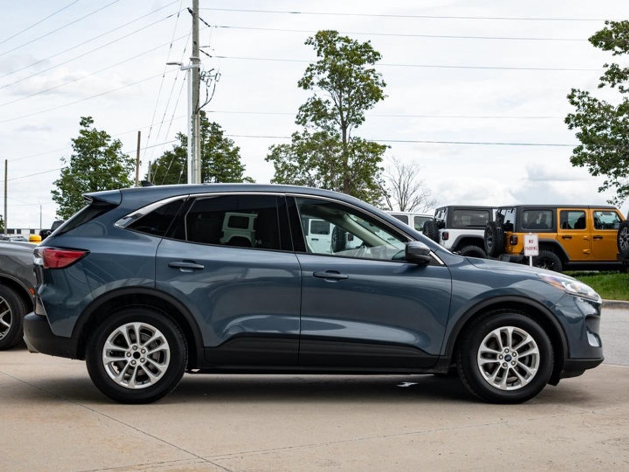 2020 Ford Escape SE Photo