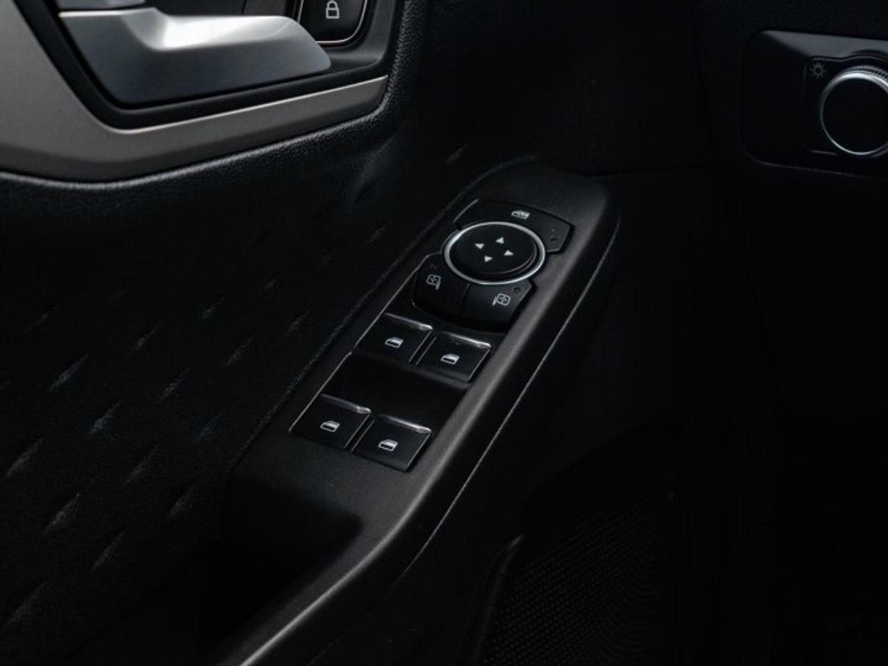 2020 Ford Escape SE Photo