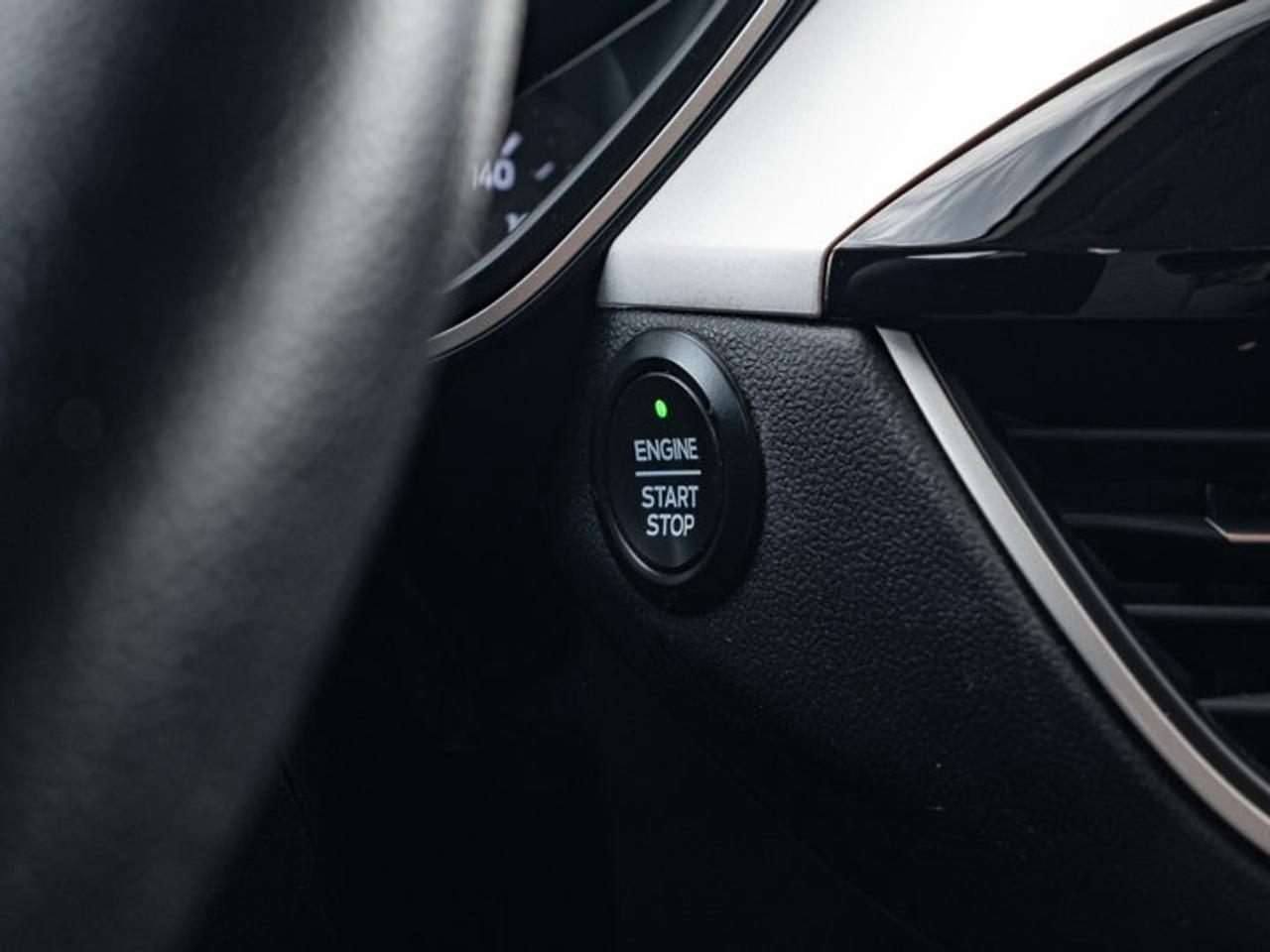 2020 Ford Escape SE Photo