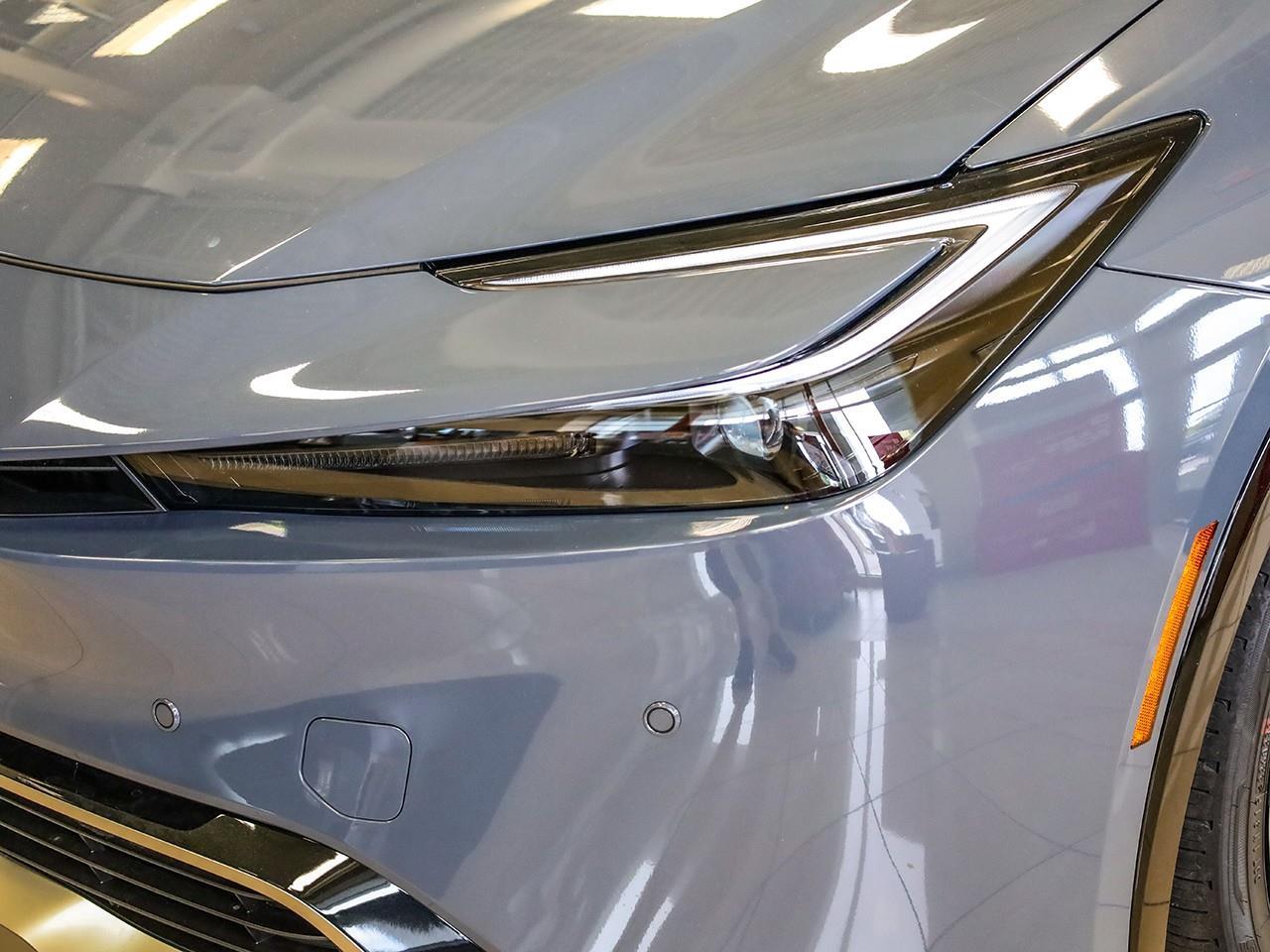 2027 Toyota Prius Plug-In Hybrid XSE Photo4