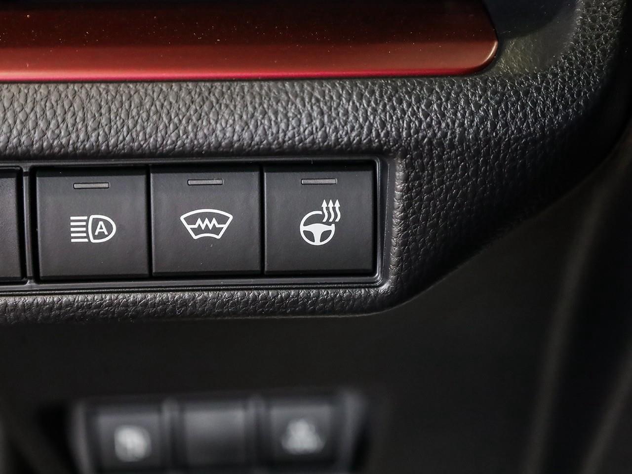 2027 Toyota Prius Plug-In Hybrid XSE Photo