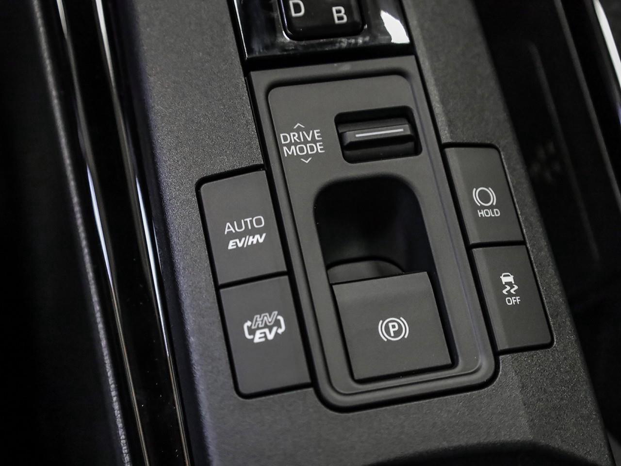 2027 Toyota Prius Plug-In Hybrid XSE Photo