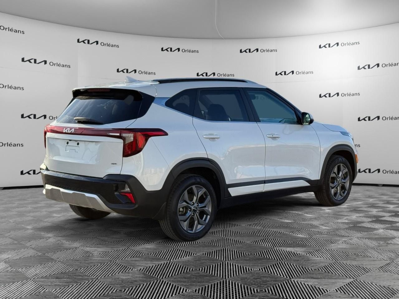 2026 Kia Seltos EX AWD Photo4