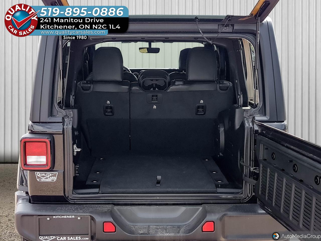 2023 Jeep Wrangler Unlimited Sahara 4x4 *LEATHER-NAVIGATION* Photo