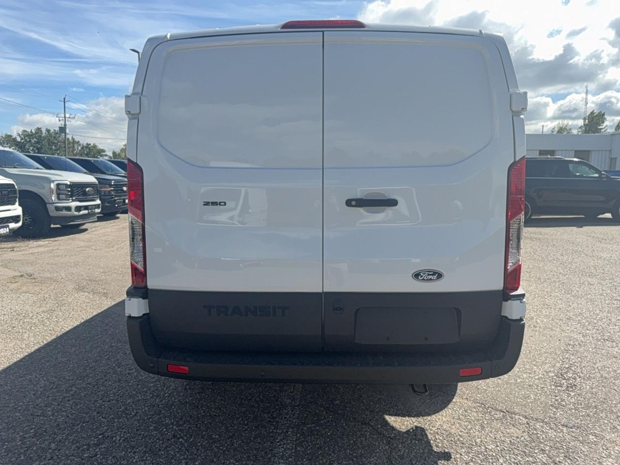 2027 Ford Transit TRANSIT CARGO VAN, T-250 LOW ROOF Photo4