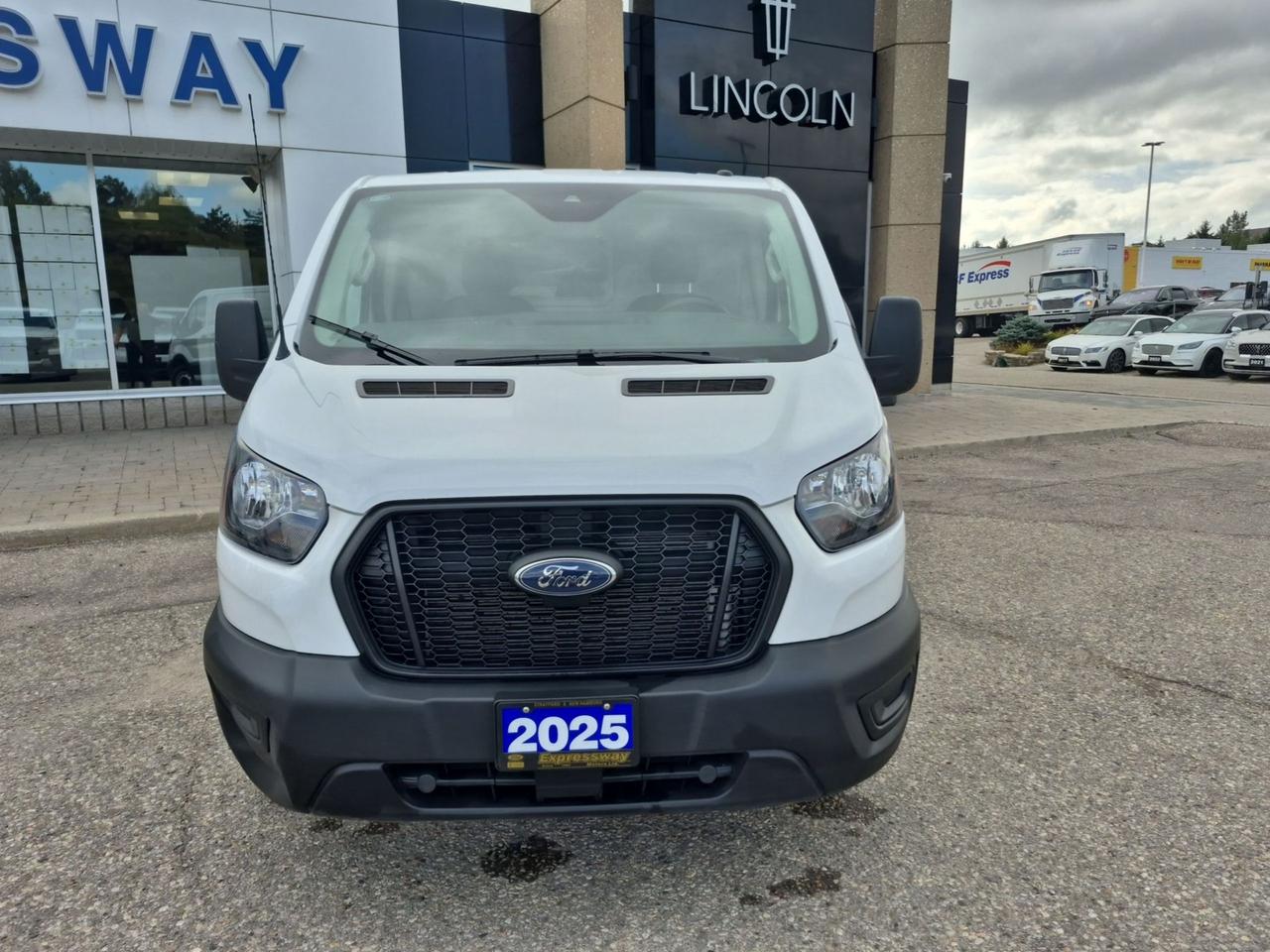 2025 Ford Transit LOW ROOF! TRANSIT 250, BULKHEAD. REAR CAMERA! Photo1
