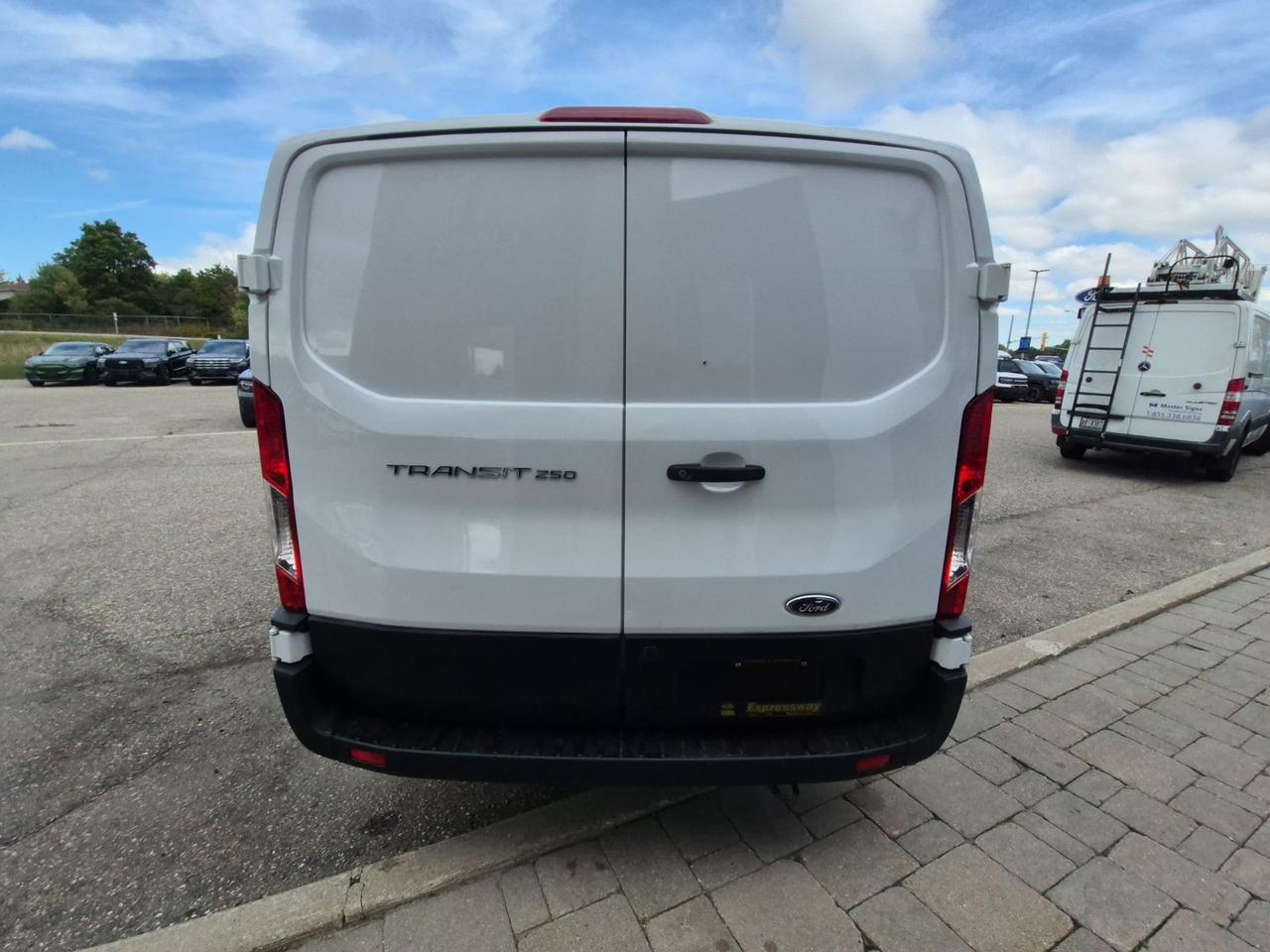 2025 Ford Transit LOW ROOF! TRANSIT 250, BULKHEAD. REAR CAMERA! Photo4