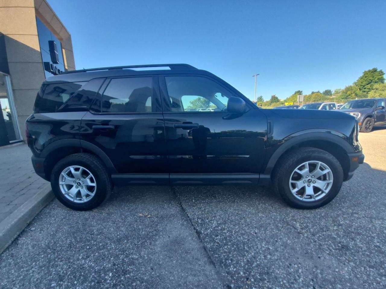 2022 Ford Bronco LOCAL TRADE! 4WD, GREAT ON GAS! REVERSE CAMERA! Photo3