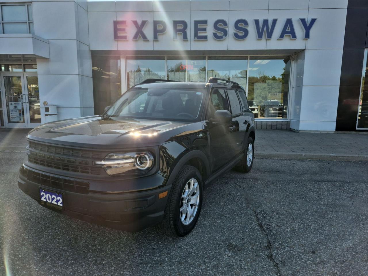 2022 Ford Bronco LOCAL TRADE! 4WD, GREAT ON GAS! REVERSE CAMERA! Photo0