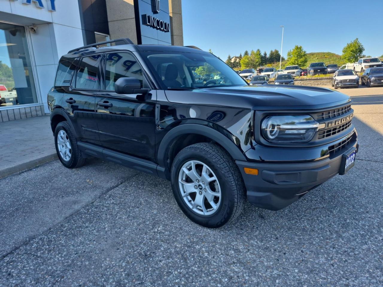 2022 Ford Bronco LOCAL TRADE! 4WD, GREAT ON GAS! REVERSE CAMERA! Photo2