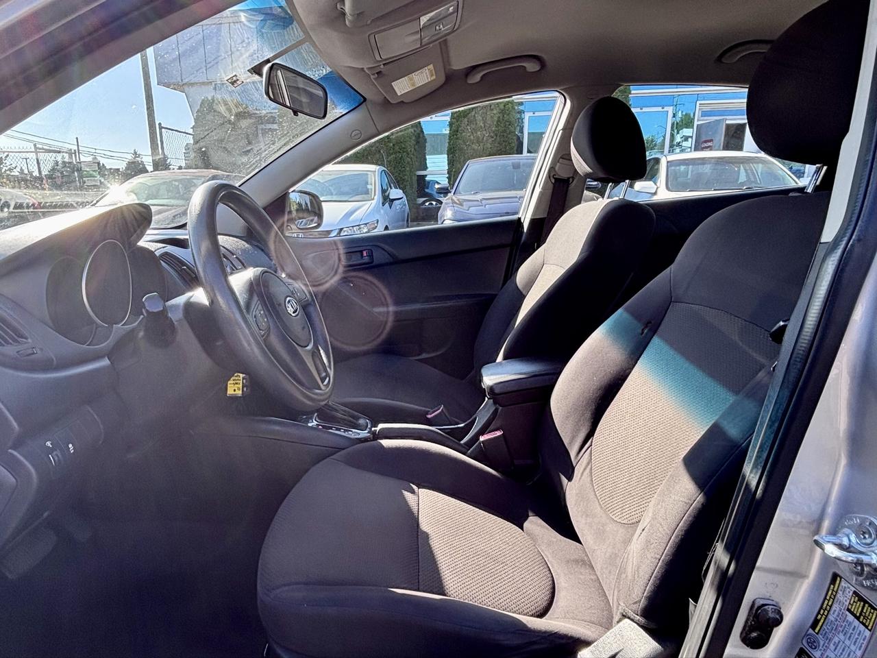 2011 Kia Forte FINANCING AVAILABLE Photo9