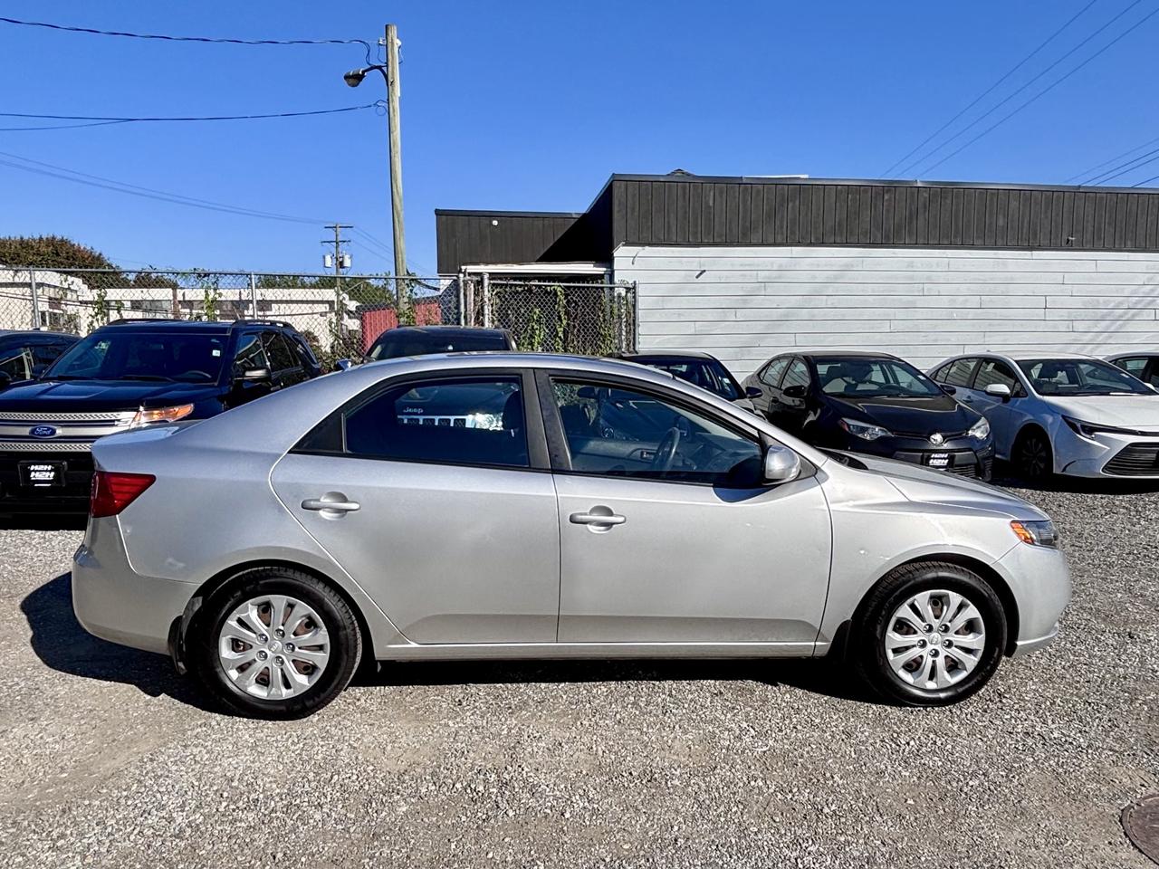 2011 Kia Forte FINANCING AVAILABLE Photo4