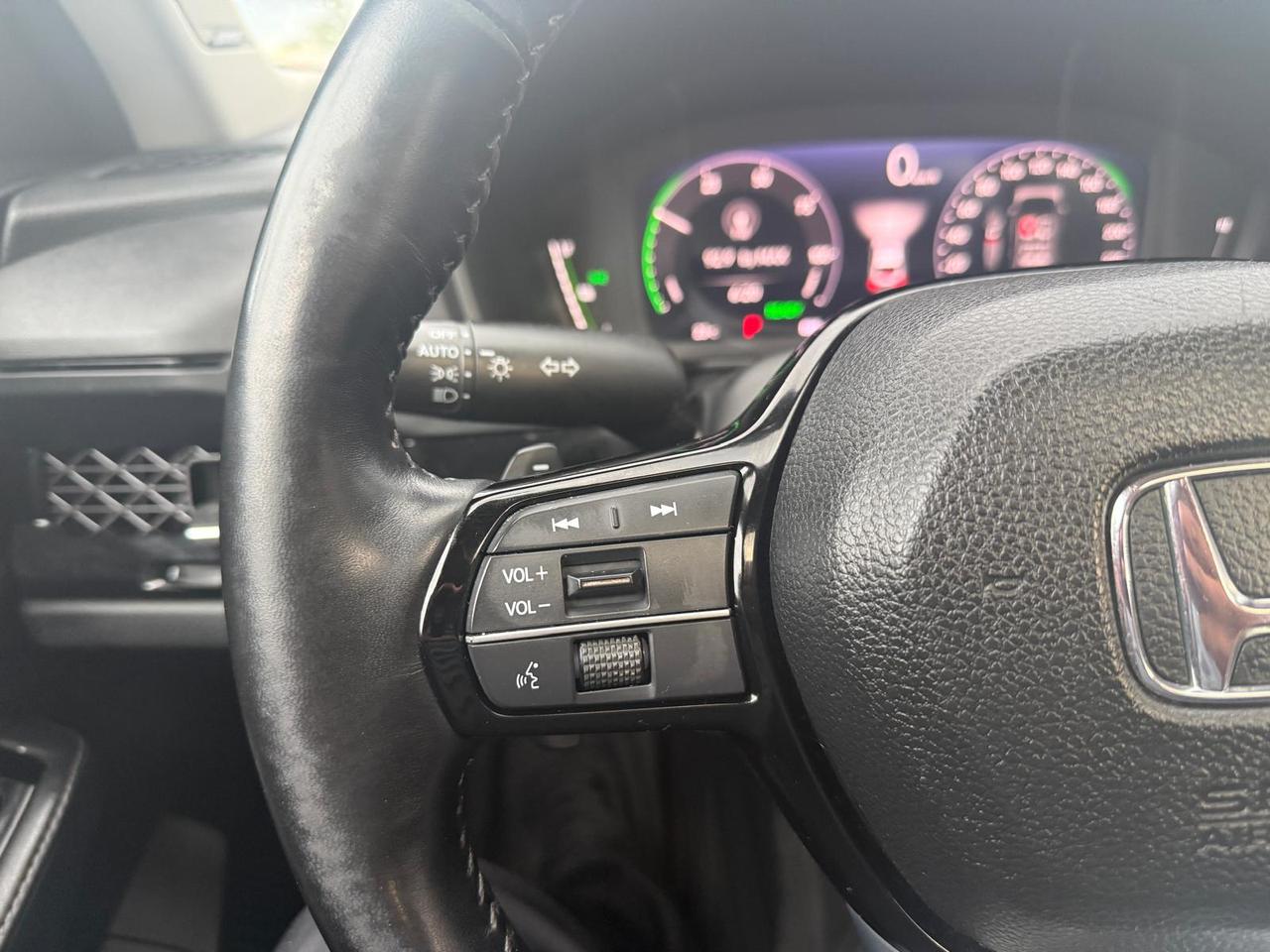 2025 Honda Accord Hybrid TOURING / ONE OWNER / HYBRID / LEATHER / ROOF Photo