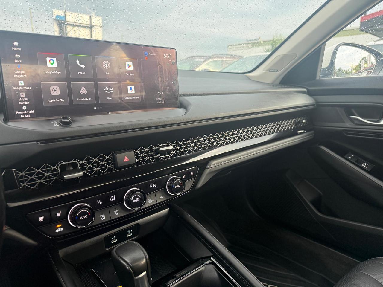 2025 Honda Accord Hybrid TOURING / ONE OWNER / HYBRID / LEATHER / ROOF Photo
