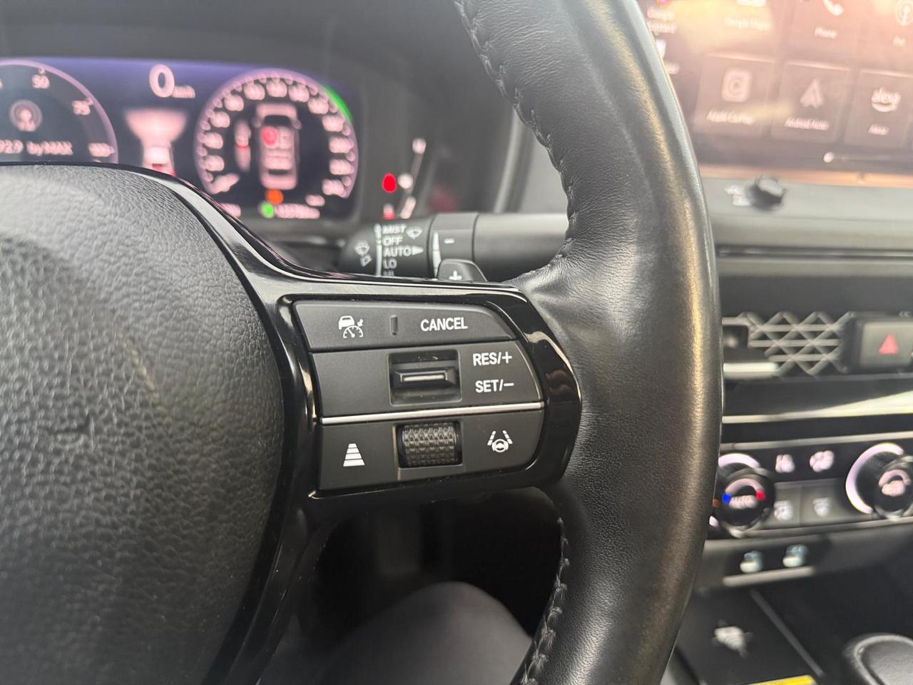 2025 Honda Accord Hybrid TOURING / ONE OWNER / HYBRID / LEATHER / ROOF Photo