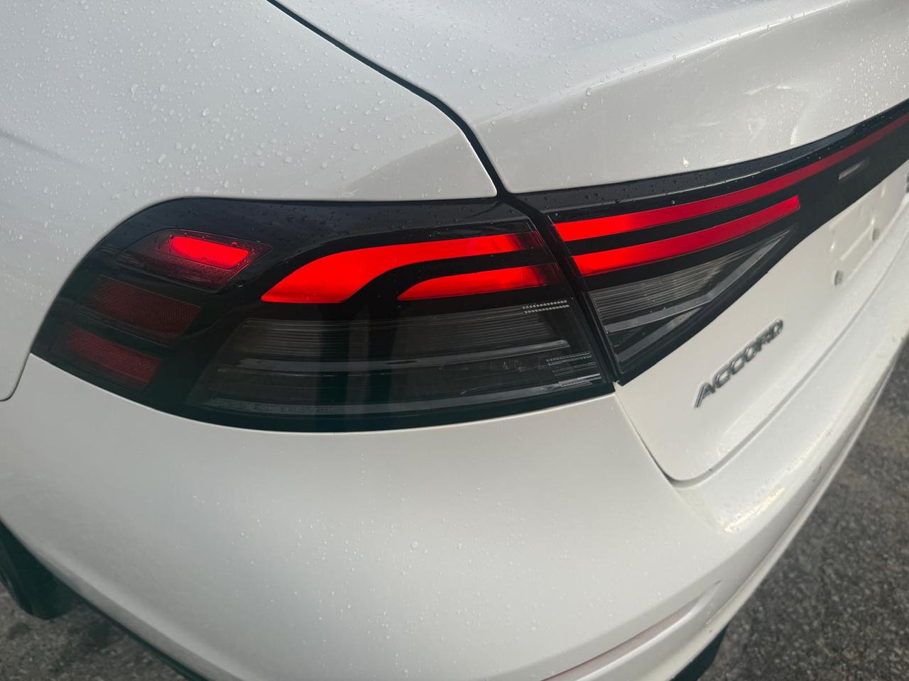 2025 Honda Accord Hybrid TOURING / ONE OWNER / HYBRID / LEATHER / ROOF Photo