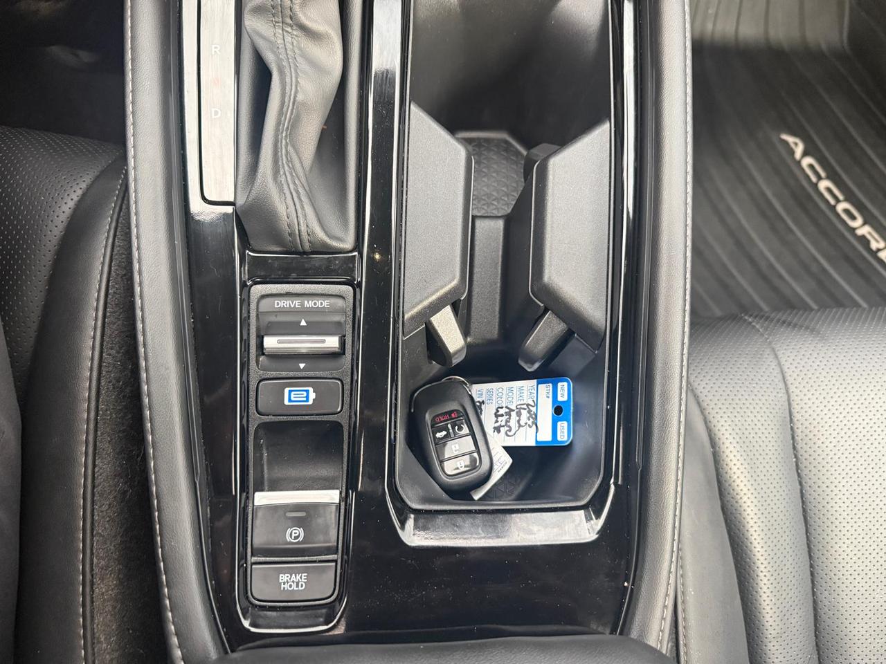 2025 Honda Accord Hybrid TOURING / ONE OWNER / HYBRID / LEATHER / ROOF Photo