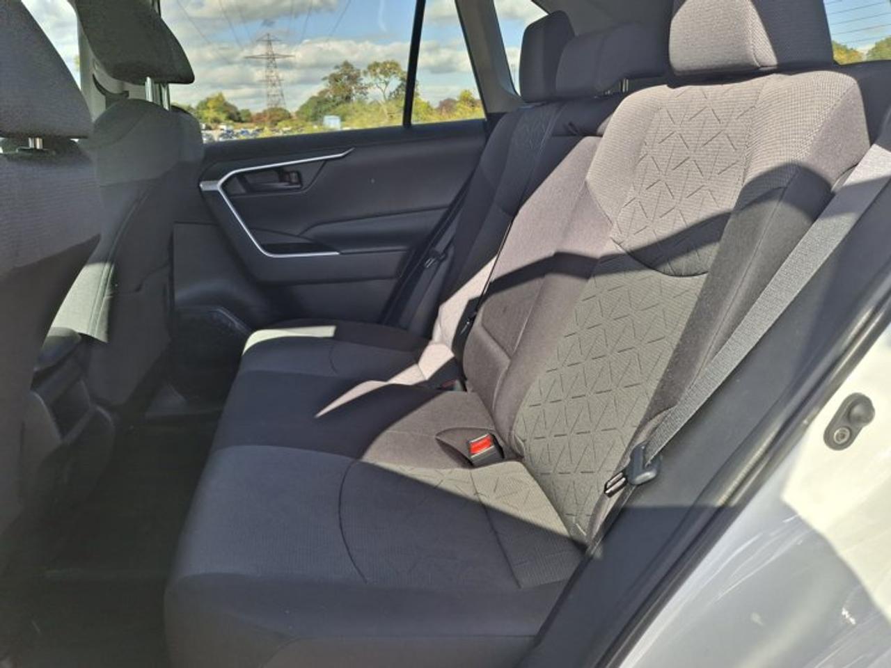 2021 Toyota RAV4 LE AWD | Heated Seats | Radar Cruise | CarPlay + Android | Rear Camera | and More ! Photo