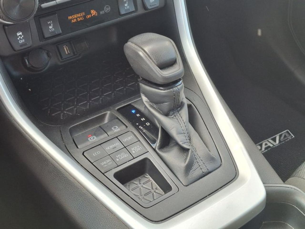 2021 Toyota RAV4 LE AWD | Heated Seats | Radar Cruise | CarPlay + Android | Rear Camera | and More ! Photo