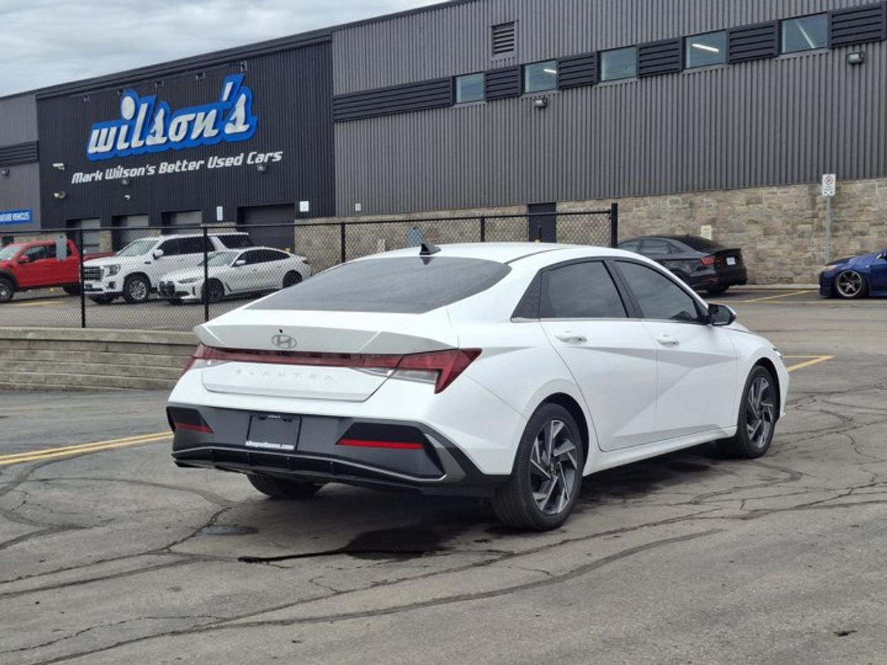 2024 Hyundai Elantra Luxury | Leather | Sunroof | Heated Seats + Steering | Remote Start | CarPlay + Android | and More ! Photo