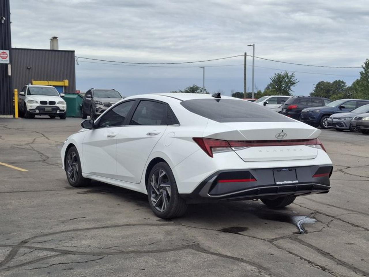 2024 Hyundai Elantra Luxury | Leather | Sunroof | Heated Seats + Steering | Remote Start | CarPlay + Android | and More ! Photo2