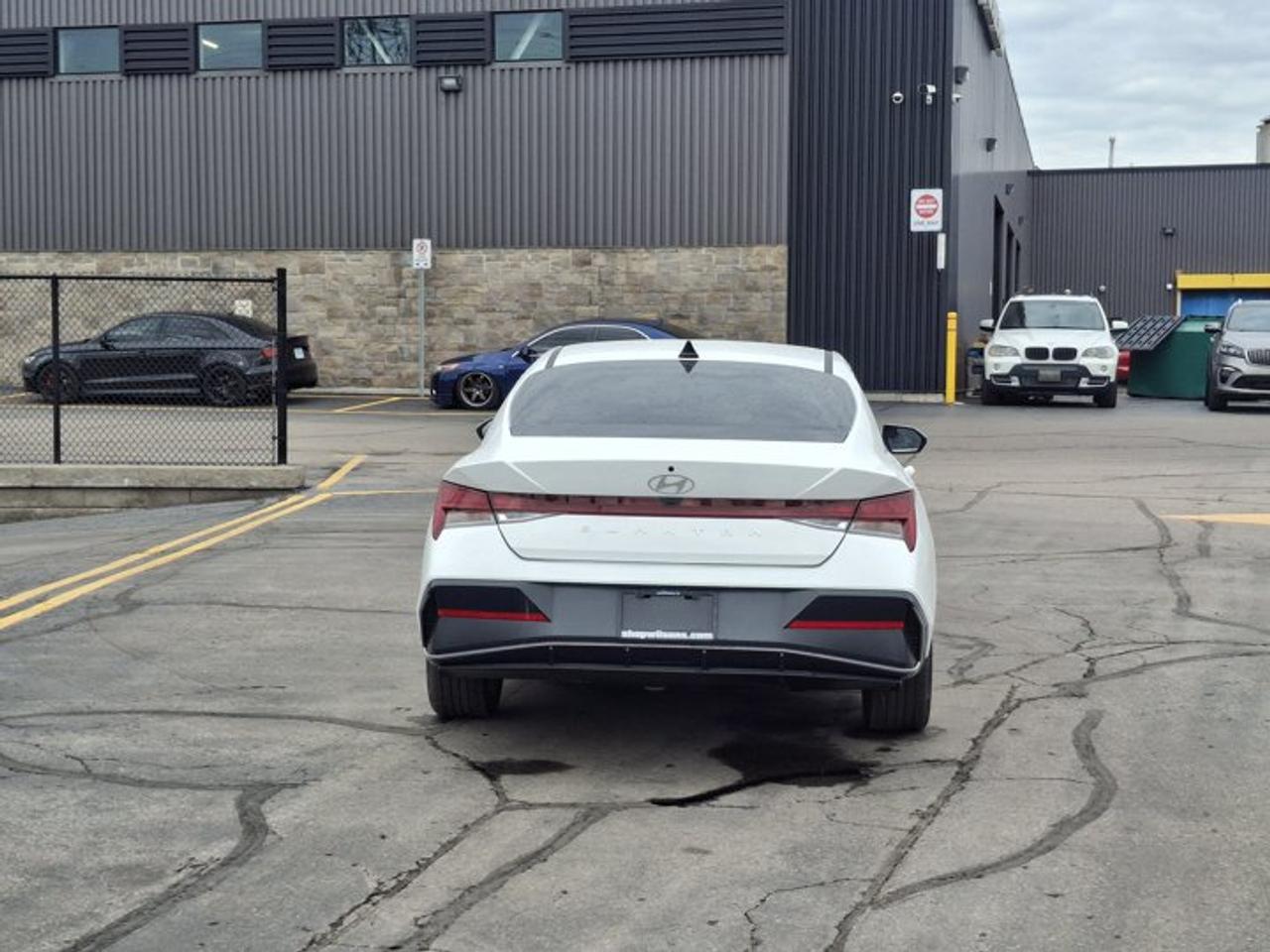 2024 Hyundai Elantra Luxury | Leather | Sunroof | Heated Seats + Steering | Remote Start | CarPlay + Android | and More ! Photo