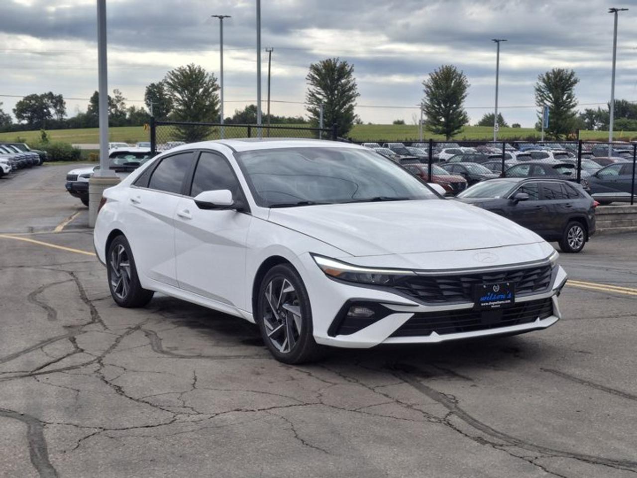 2024 Hyundai Elantra Luxury | Leather | Sunroof | Heated Seats + Steering | Remote Start | CarPlay + Android | and More ! Photo