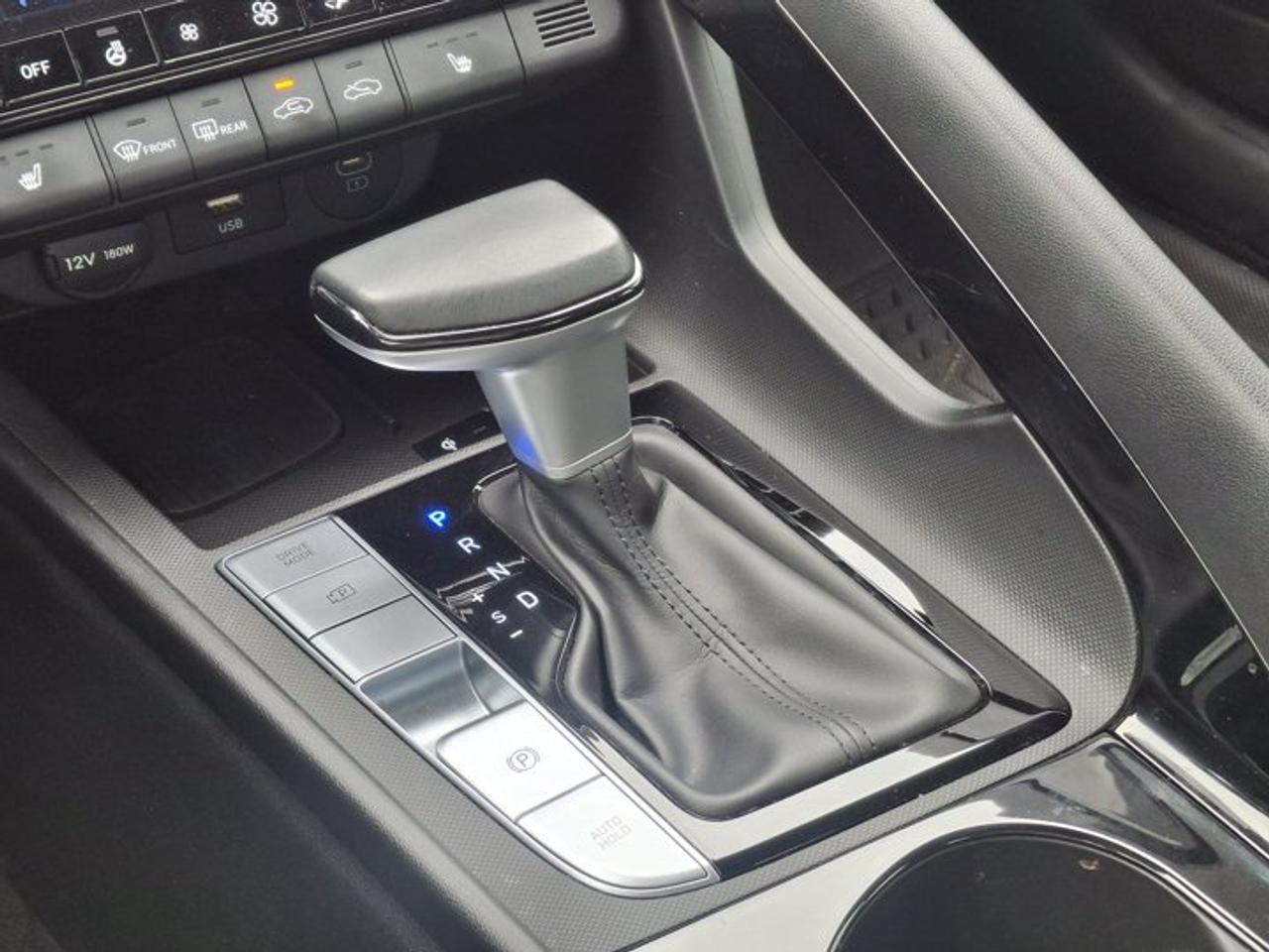 2024 Hyundai Elantra Luxury | Leather | Sunroof | Heated Seats + Steering | Remote Start | CarPlay + Android | and More ! Photo