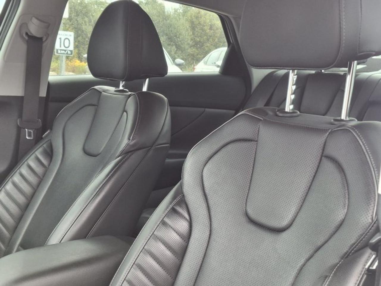 2024 Hyundai Elantra Luxury | Leather | Sunroof | Heated Seats + Steering | Remote Start | CarPlay + Android | and More ! Photo
