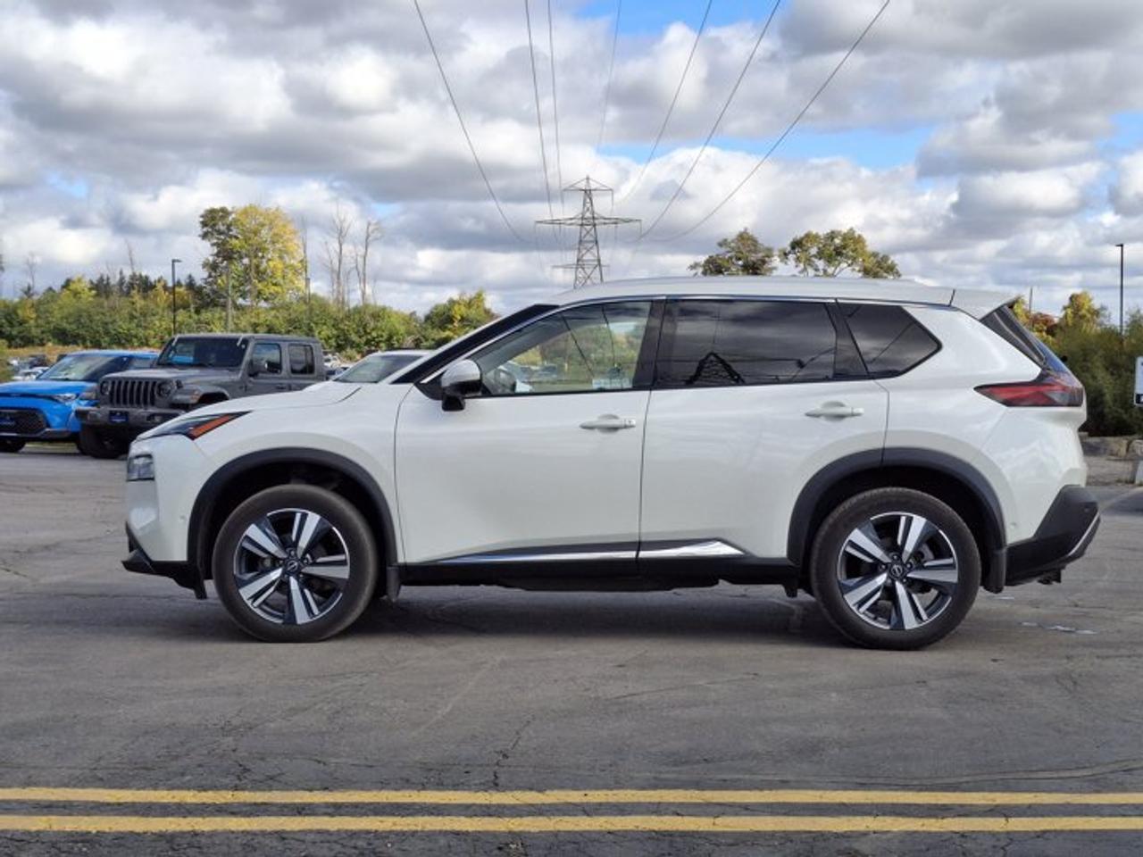2023 Nissan Rogue SL AWD | Leather | Sunroof | Nav | 360 Camera | Smart Cruise | Heated Wheel + Seats | and More ! Photo