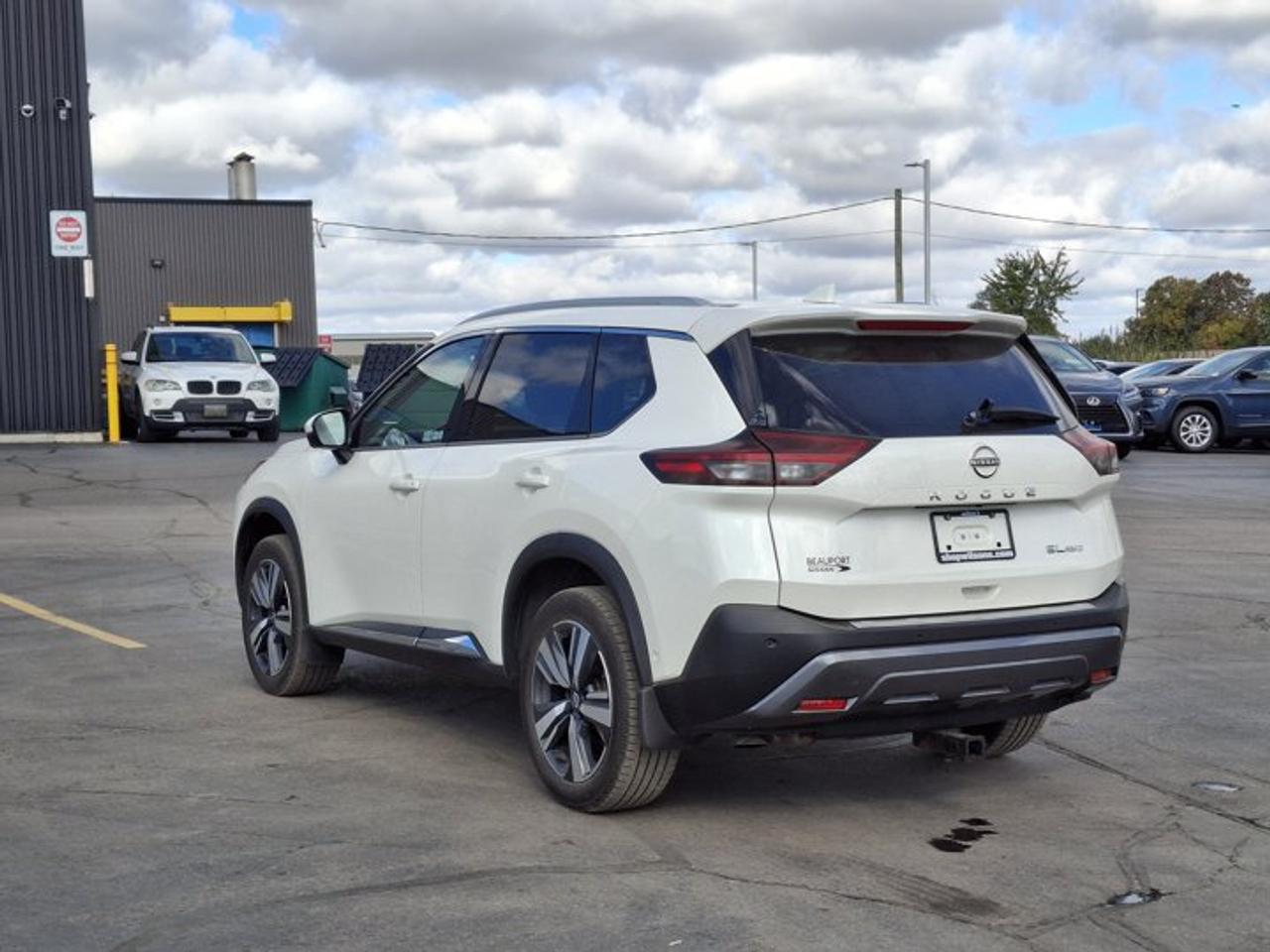2023 Nissan Rogue SL AWD | Leather | Sunroof | Nav | 360 Camera | Smart Cruise | Heated Wheel + Seats | and More ! Photo