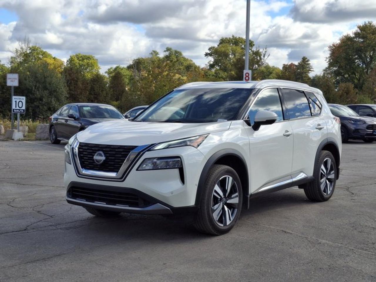 2023 Nissan Rogue SL AWD | Leather | Sunroof | Nav | 360 Camera | Smart Cruise | Heated Wheel + Seats | and More ! Photo5