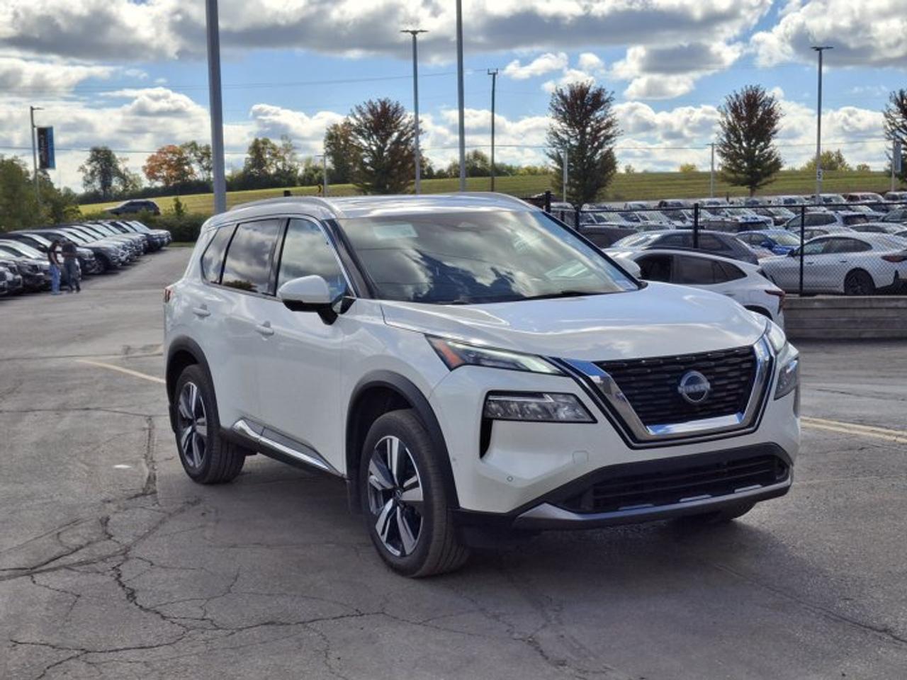 2023 Nissan Rogue SL AWD | Leather | Sunroof | Nav | 360 Camera | Smart Cruise | Heated Wheel + Seats | and More ! Photo