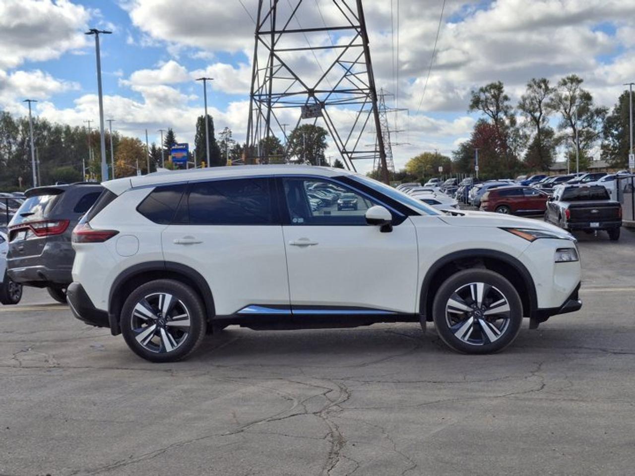 2023 Nissan Rogue SL AWD | Leather | Sunroof | Nav | 360 Camera | Smart Cruise | Heated Wheel + Seats | and More ! Photo
