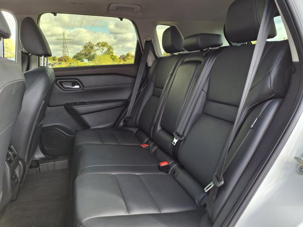 2023 Nissan Rogue SL AWD | Leather | Sunroof | Nav | 360 Camera | Smart Cruise | Heated Wheel + Seats | and More ! Photo