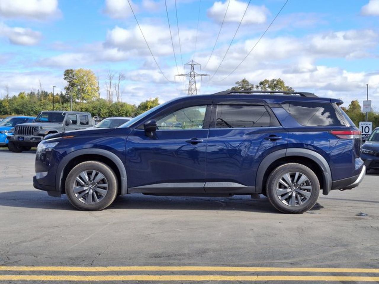 2022 Nissan Pathfinder SV 4WD | Panoramic Sunroof | 360 Camera | Heated Wheel + Seats | Adaptive Cruise | Power Seat & More Photo1
