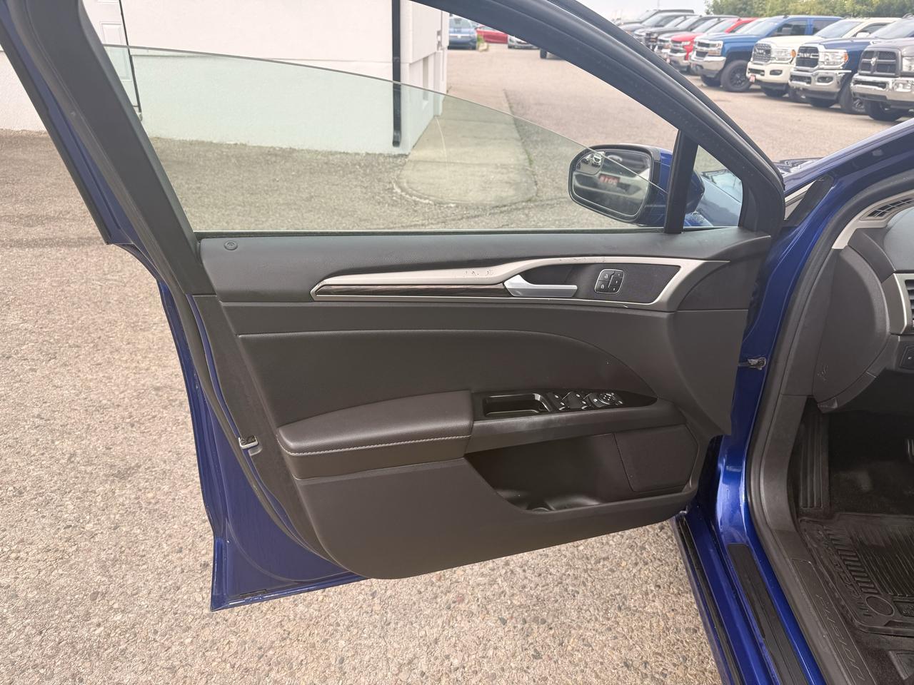 2013 Ford Fusion SE | Leather | Backup Cam Photo